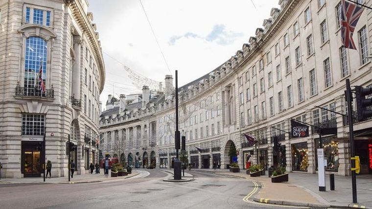 Picadilly Circus, en Londres, se ve desierta tras el comienzo del tercer confinamiento. Foto: GETTY IMAGES
