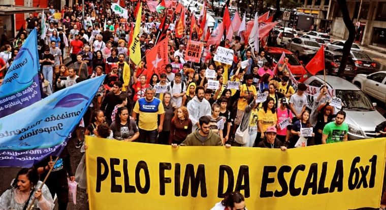 La Cámara de Diputados de Brasil aprobó una reforma que disminuye la jornada de 44 a 40 horas semanales y establece dos días de descanso