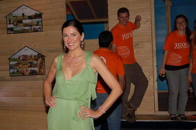 MDZol | Andrea Frigerio lució un vestido en colores pasteles y de gran escote. Foto: Gentileza