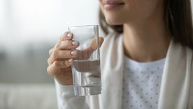 Estar hidratado es fundamental para una buena salud. Estar hidratado es fundamental para una buena salud.