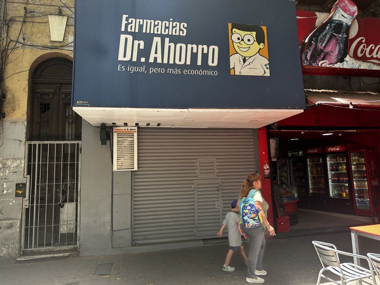 La sucursal de Mendoza de la Avenida San Martín de la cadena de farmacias Dr Ahorro cerró sus puertas.&nbsp;