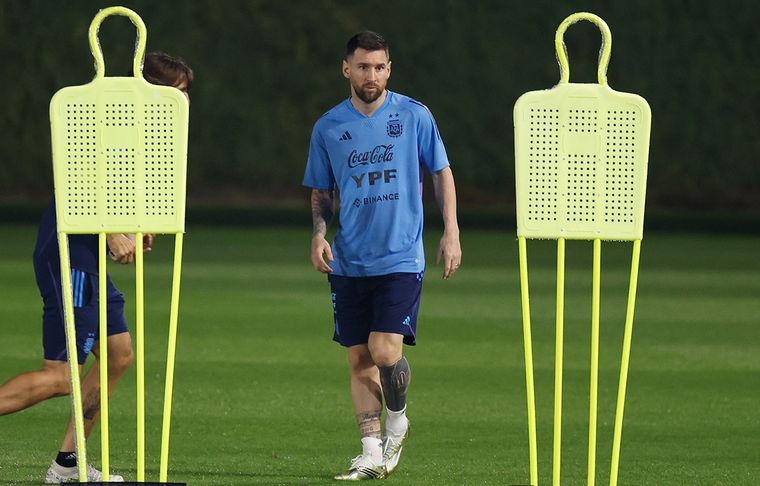 Lionel Messi Un excompañero de Messi opinó sobre la forma de detenerlo en el partido entre Países Bajos y Argentina.