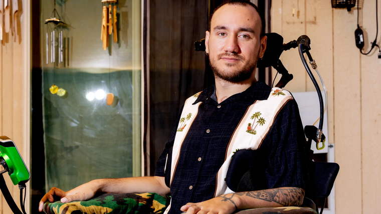 Noland Arbaugh, el primer paciente que recibió un implante cerebral exitosamente. Noland Arbaugh, el primer paciente que recibió un implante cerebral exitosamente.