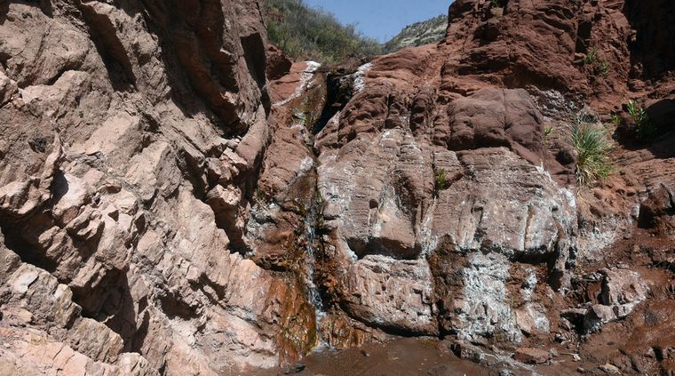 Una cascada en miniatura El salto de agua de Divisadero Largo puede ser tan fascinante como decepcionante. Todo depende de los ojos con que se lo vea. Foto: Alf Ponce