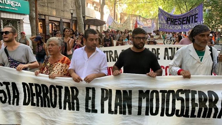 Dos dirigentes fueron detenidos durante la movilización del miércoles en Mendoza Foto: Foto: @VictordaVilaPO