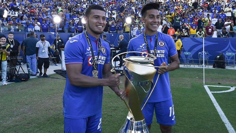 Escobar, junto a Pol Fernández en México. Escobar, junto a Pol Fernández en México. 