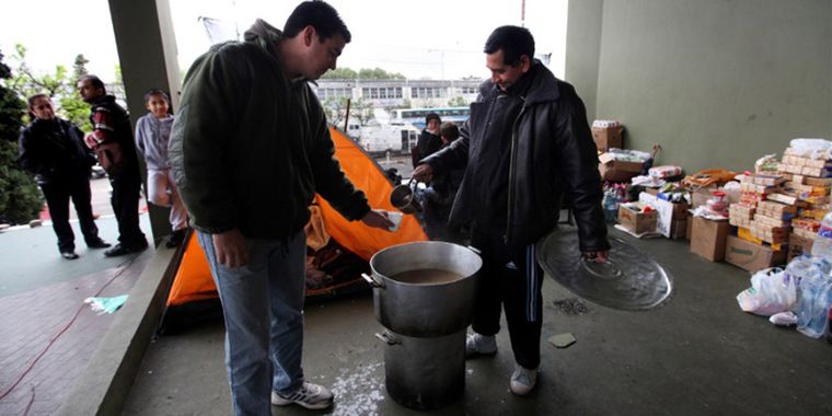 El campamento de los efectivos se mantuvo ayer; hoy está prevista una amplia movilización.