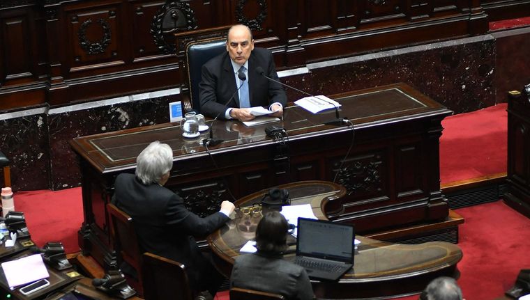 Guillermo Francos en el estrado del recinto de Diputados. Foto: NA