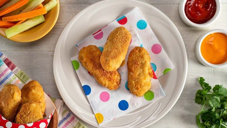 Con una receta fácil y rápida prepararás estos nutritivos bastoncitos de papa y zanahoria. Foto: Shutterstock