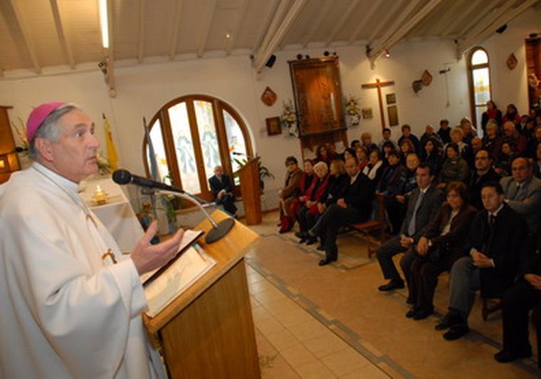 Arancibia ofició la misa del mediodía. Foto: Marcelo Ruiz/ MDZ