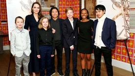 Cómo es el plato con insectos que Angelina Jolie le da de comer a sus hijos