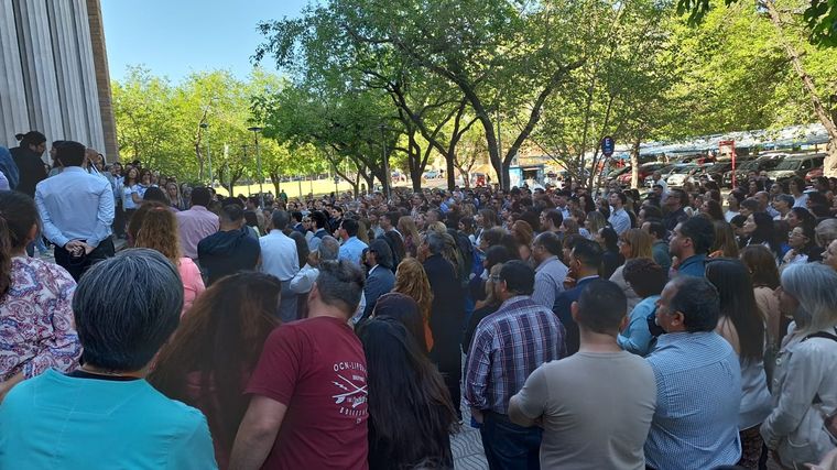 Empleados judiciales se concentraron frente al Palacio Judicial para exigir una mejora salarial Foto: MDZ