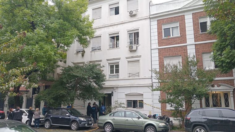 Los vecinos siguen esperando para volver a ingresar a sus hogares. Los vecinos siguen esperando para volver a ingresar a sus hogares.