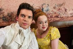 Los protagonistas de los Bridgerton podrían compartir más que una relación laboral Luke Newton y Nicola Coughlan en las grabaciones de Bridgerton. Foto: Instagram
