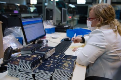 Una serie de pasaportes salieron con una falla de la tinta de seguridad.&nbsp;&nbsp;