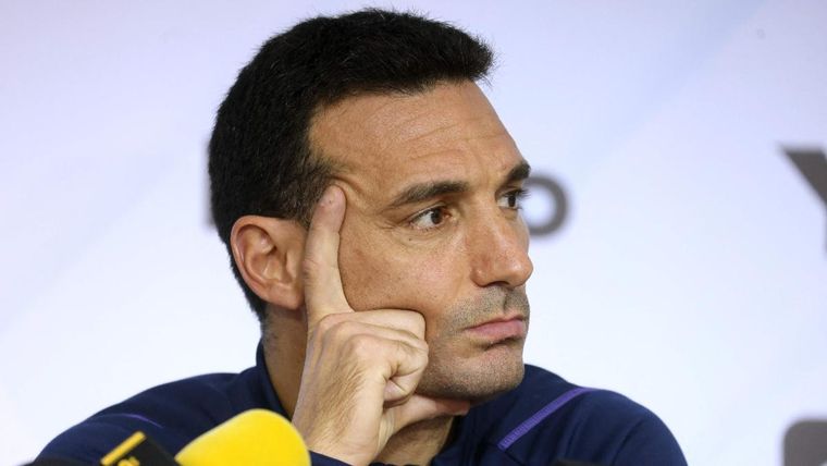 Scaloni, enojado con uno de los desafectados de la Selección argentina.