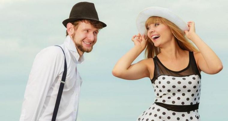 Cuán fuerte es la atracción entre dos personas según la Física. Foto: BBC.