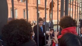 Javier Milei saludó a muchos niños en Casa Rosada