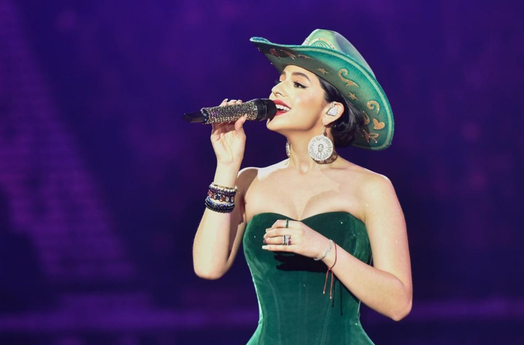 Ángela Aguilar elige sabiamente las prendas que viste para realzar cada parte de su cuerpo. Foto: Instagram @angela_aguilar_