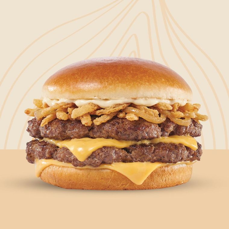 La Crispy Onion Cheeseburger promete ser un éxito por su sabor.