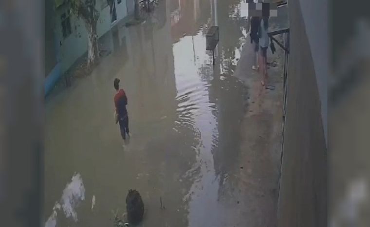 Un joven está delicado tras ser electrocutado en Valentín Alsina tras el temporal. Foto: NA