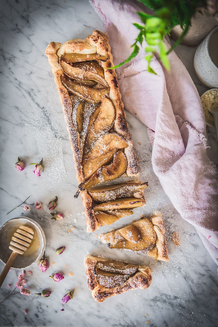 Peras con crema de almendras.