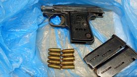 El hombre fue detenido con un arma calibre 22 y dos cartuchos. El hombre fue detenido con un arma calibre 22 y dos cartuchos.