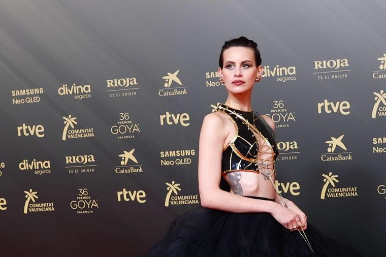 Milena Smit y Penélope Cruz sorprendieron con sus estilismos en los Goya 2022 Foto: InStyle