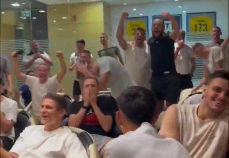 Los futbolistas del modesto Kairat Almaty festejaron a más no poder: recibirán al Real Madrid en su primera vez en la Champions.