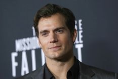 Foto: https://www.latimes.com/espanol/entretenimiento/articulo/2022-10-27/es-oficial-he-vuelto-henry-cavill-confirma-que-regresa-como-superman