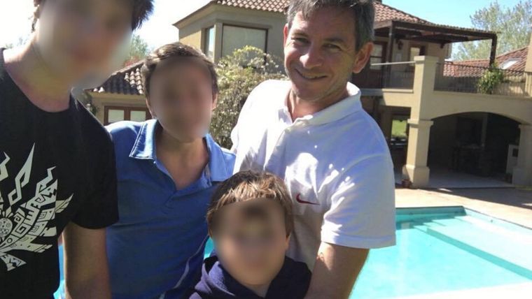 Dos de sus hijos lo habían denunciado por abuso sexual. 