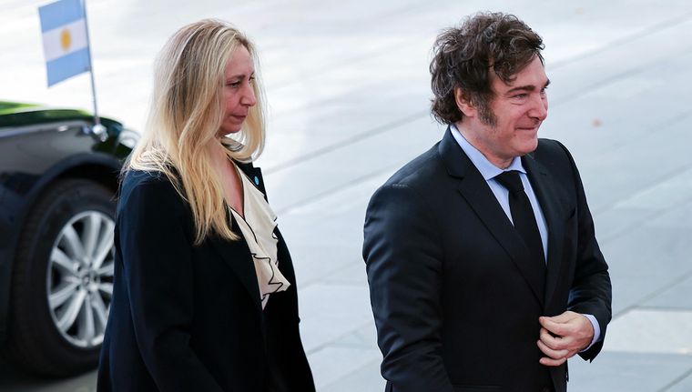 Milei llega a Francia en medio de un clima tenso. Foto: EFE