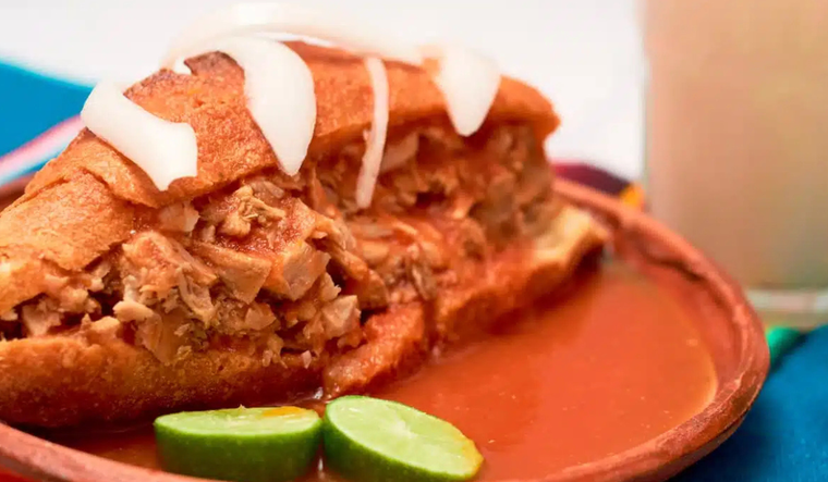 La receta original de torta ahogada usaba birote salado, un pan exclusivo de la región de Guadalajara. La receta original de torta ahogada usaba birote salado, un pan exclusivo de la región de Guadalajara.