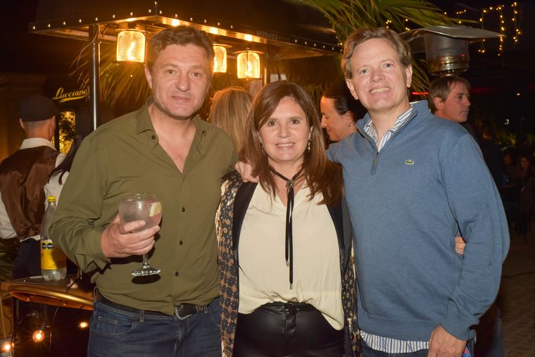 Marcos, Marcela y Raúl Arizu. Marcos, Marcela y Raúl Arizu.