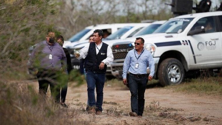Investigadores en la zona del hallazgo. Foto: REUTERS