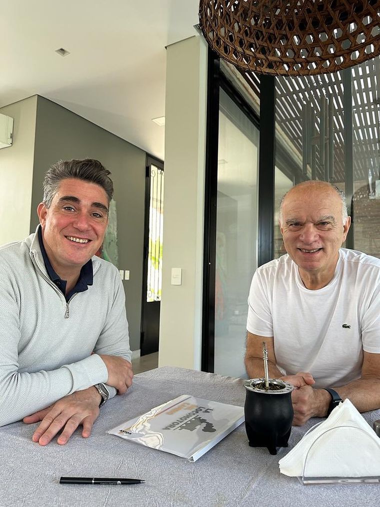 Néstor Grindetti recibió el apoyo de Javier Iguacel Foto: Twitter