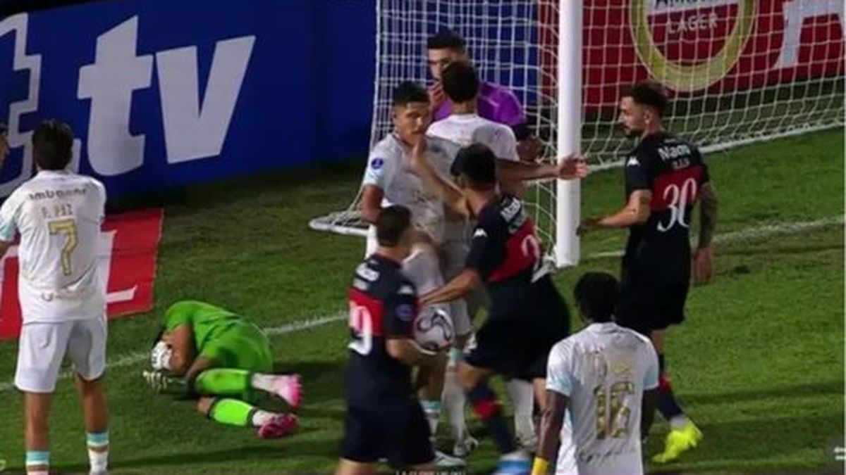 Video: la infantil expulsión del Pity Martínez que condicionó a Tigre en la Sudamericana