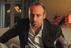 Halit Ergenç es el actor que personificó a Onur en Las mil y una noches.
