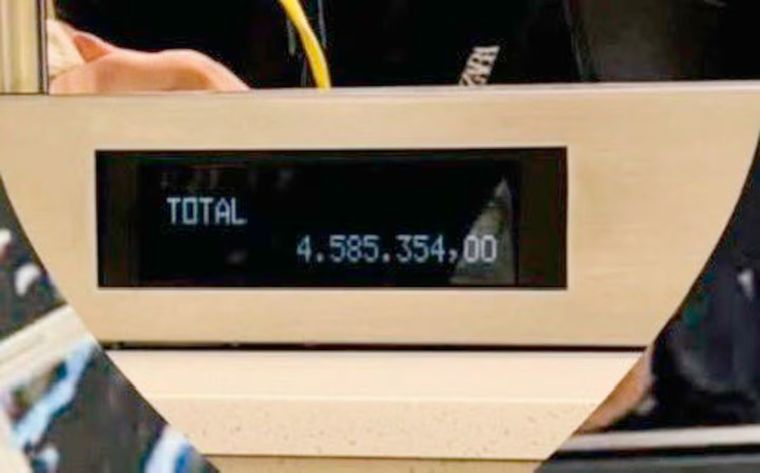 El súper gasto de la China Suárez en Buenos Aires. El súper gasto de la China Suárez en Buenos Aires.