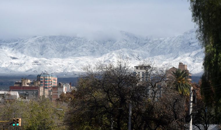 El Día del Padre se verá condicionado por alertas por viento y nieve. Malargüe y San Rafael, los más afectados.