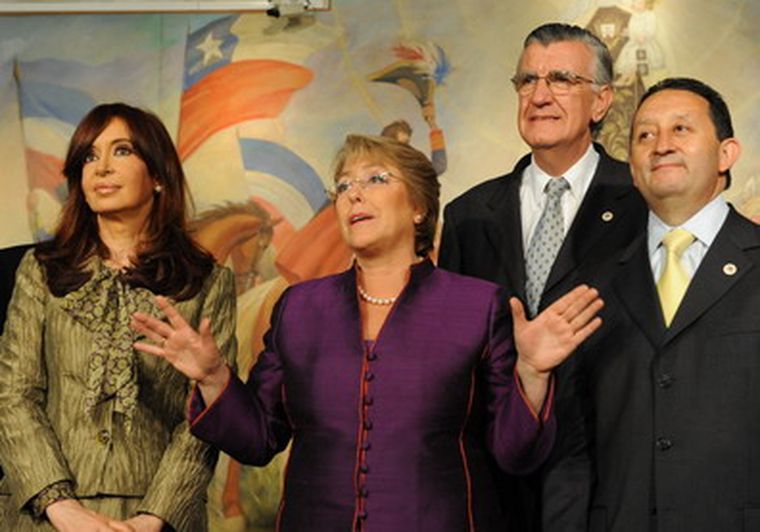 Jaque, en la foto, adelante de Gioja: todo un logro.