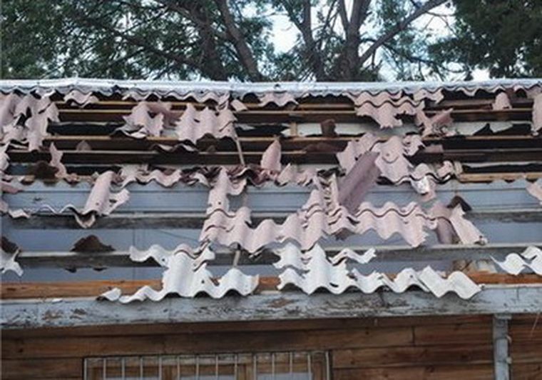 Así quedaron los techos de casas afectadas por el granizo. Foto: Gentileza Muncipalidad de Rivadavia