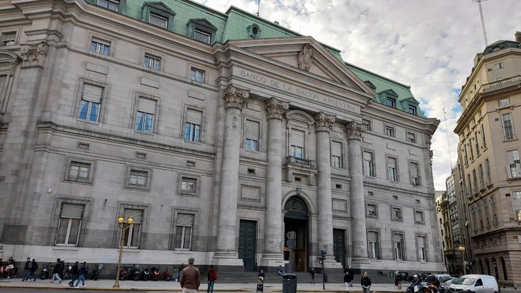 Banco Nación ofrece un beneficio importante para los jubilados de Anses. Foto: ALF PONCE MERCADO / MDZ