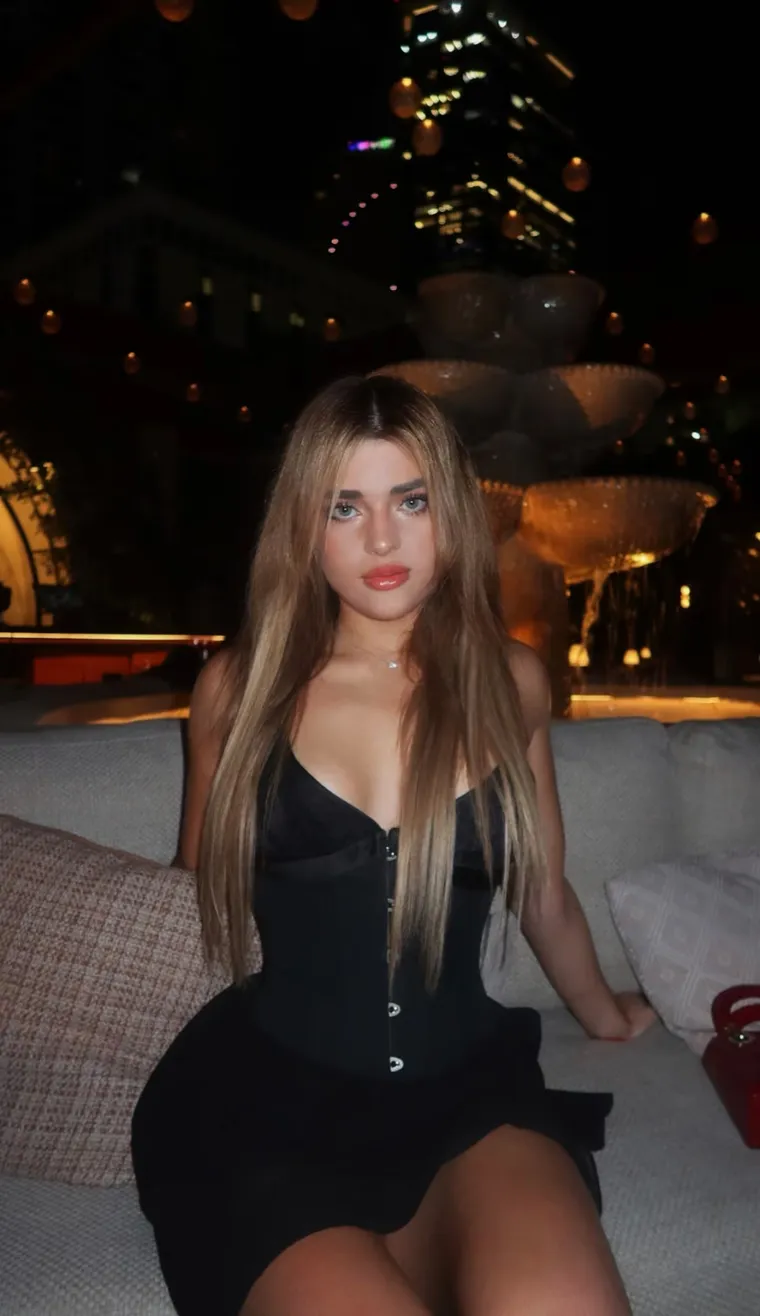 Marta Fort apostó al negro total y deslumbró en su salida. Marta Fort apostó al negro total y deslumbró en su salida.