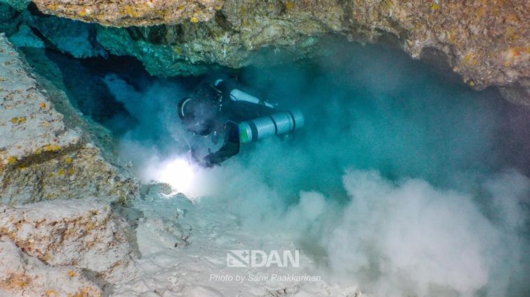 Las fotos de la cueva fueron difundidas por Divers Alert Network Europe.