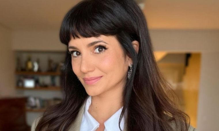 Griselda Siciliani impuso el blanco y dorado como look ideal para las Fiestas.