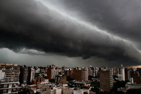 Fin de semana con la tormenta de Santa Rosa, escándalo y adrenalina deportiva. Fin de semana con la tormenta de Santa Rosa, escándalo y adrenalina deportiva.