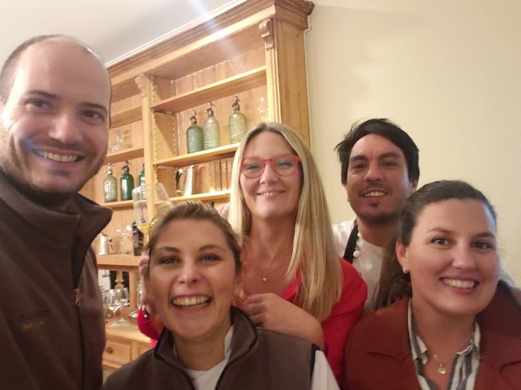 María Lorena Cepparo junto al equipo de Chandon y Terrazas de los Andes.