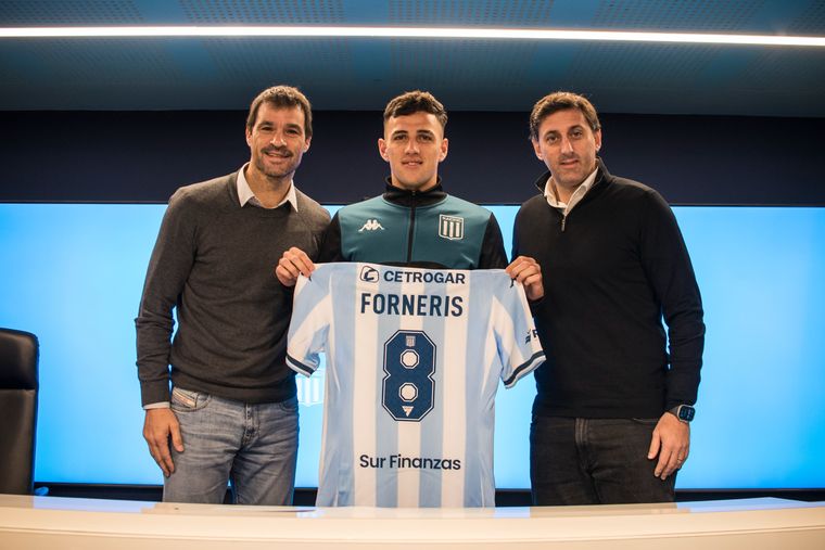 El mediocampista proveniente de Colón de Santa Fe ya firmó su contrato con el club hasta diciembre de 2029. Racing adquirió el 80% de su pase. El mediocampista proveniente de Colón de Santa Fe ya firmó su contrato con el club hasta diciembre de 2029. Racing adquirió el 80% de su pase.