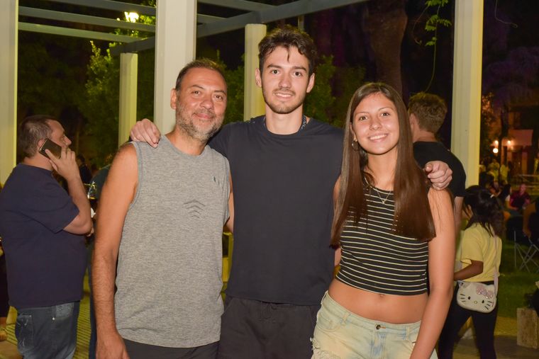 Daniel, Juan Pablo, Zoe. Daniel, Juan Pablo, Zoe.